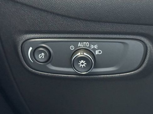 Used 2024 Chevrolet Equinox LS FWD image 33