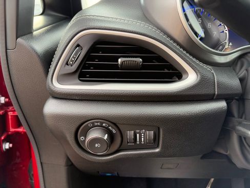 New 2026 Chrysler Pacifica Select image 21