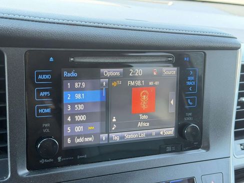Used 2016 Toyota Sienna XLE w/ XLE Navigation Package FWD image 3