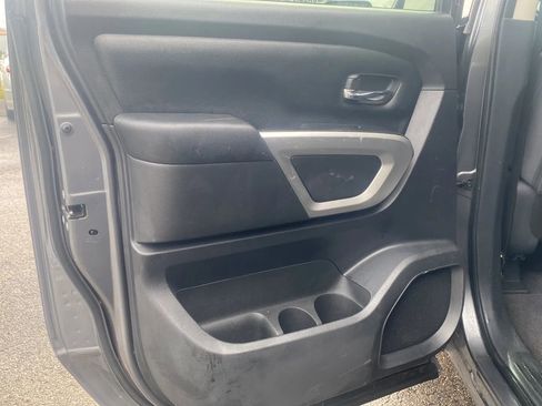 Used 2021 Nissan Titan SV w/ Accessory Utility Package image 12