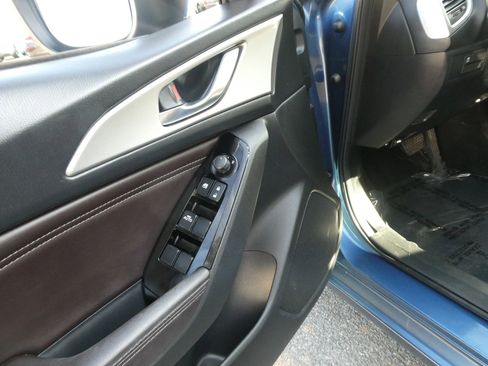 Used 2017 MAZDA MAZDA3 Touring image 14