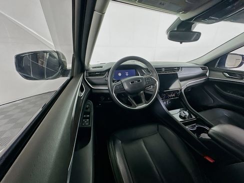 Used 2023 Jeep Grand Cherokee L Limited w/ Black Appearance Package image 35