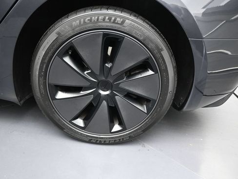 Used 2025 Tesla Model 3 Long Range RWD image 9