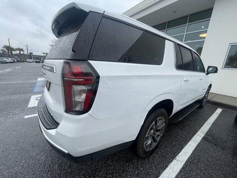Used 2024 Chevrolet Suburban LT w/ LT Signature Package image 5