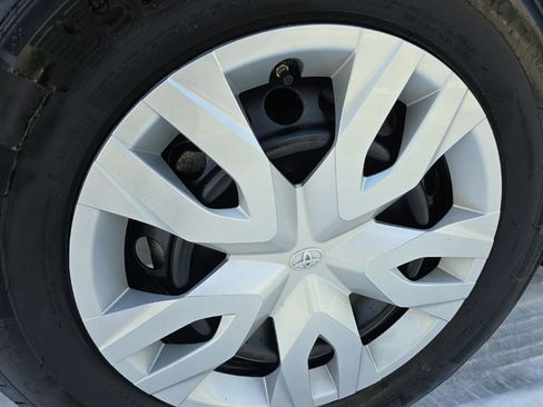 Certified 2022 Toyota Corolla Cross L image 10