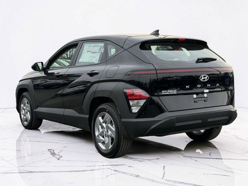 New 2026 Hyundai Kona SE image 3