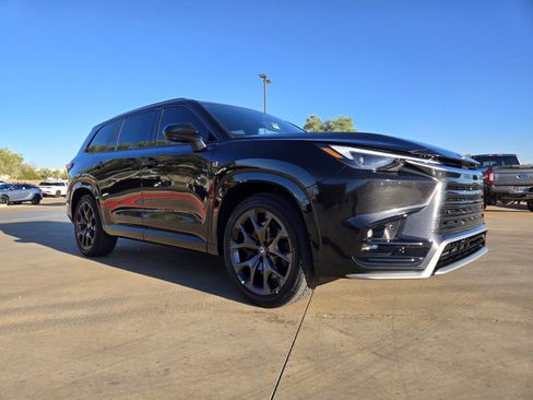 New 2026 Lexus TX 500h AWD image 2