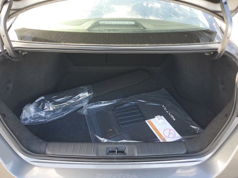 Used 2025 Nissan Sentra SR w/ SR Premium Package FWD image 23