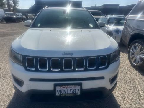 Used 2018 Jeep Compass Latitude w/ Popular Equipment Group AWD/4WD image 2