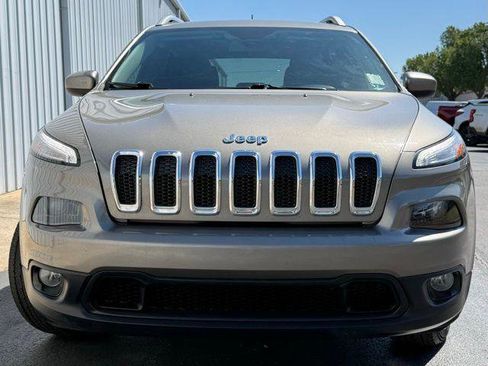 Used 2017 Jeep Cherokee Latitude w/ Cold Weather Group image 17