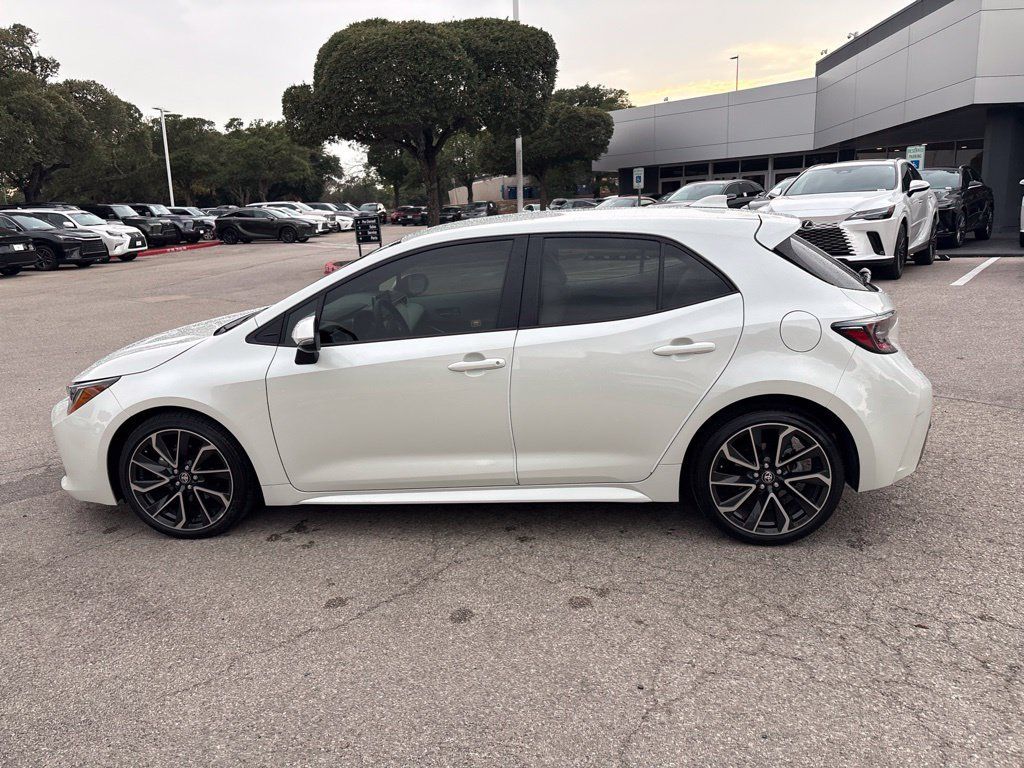 Used 2019 Toyota Corolla XSE FWD image 2
