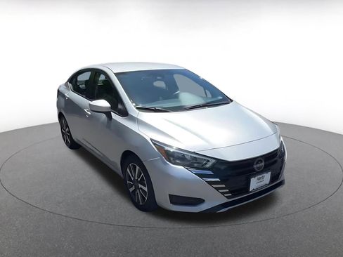 Used 2025 Nissan Versa SV FWD image 3