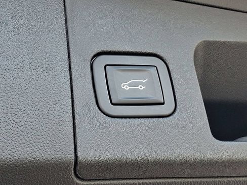 Used 2017 Cadillac XT5 FWD image 31