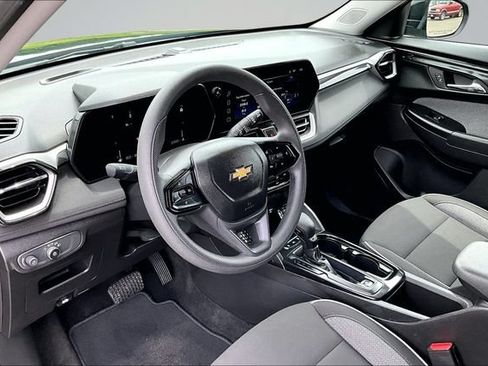 Used 2025 Chevrolet TrailBlazer LT AWD/4WD image 16
