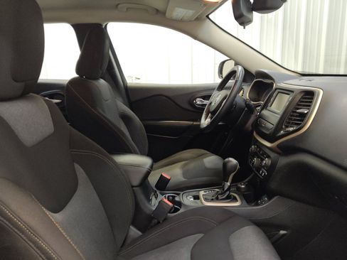 Used 2016 Jeep Cherokee Sport w/ Cold Weather Group AWD/4WD image 21
