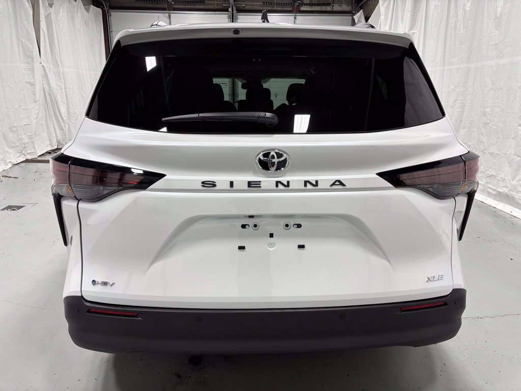 Used 2026 Toyota Sienna XLE FWD image 6