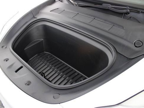 Used 2021 Tesla Model Y Long Range image 34