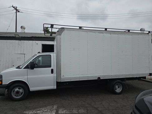Used 2021 Chevrolet Express 3500 w/ Power Convenience Package RWD image 7
