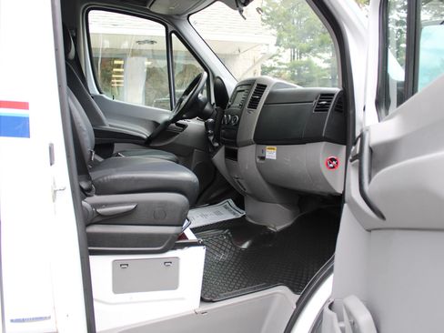Used 2016 Mercedes-Benz Sprinter 2500 image 7