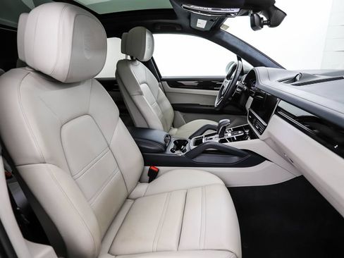 Used 2021 Porsche Cayenne E-Hybrid AWD/4WD image 31