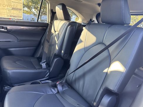 New 2026 Toyota Highlander Limited image 25