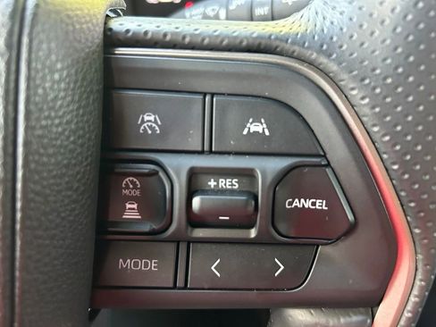 Used 2025 Toyota 4Runner SR5 AWD/4WD image 19