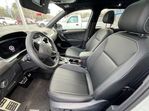 Used 2024 Volkswagen Tiguan SE R-Line image 8