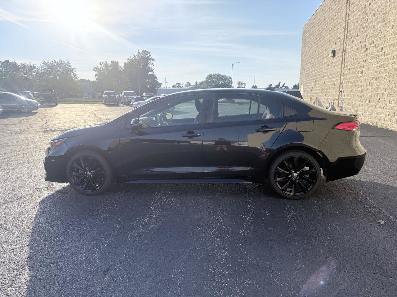 Used 2022 Toyota Corolla SE w/ Carpet Mat Package (TMS) FWD image 2