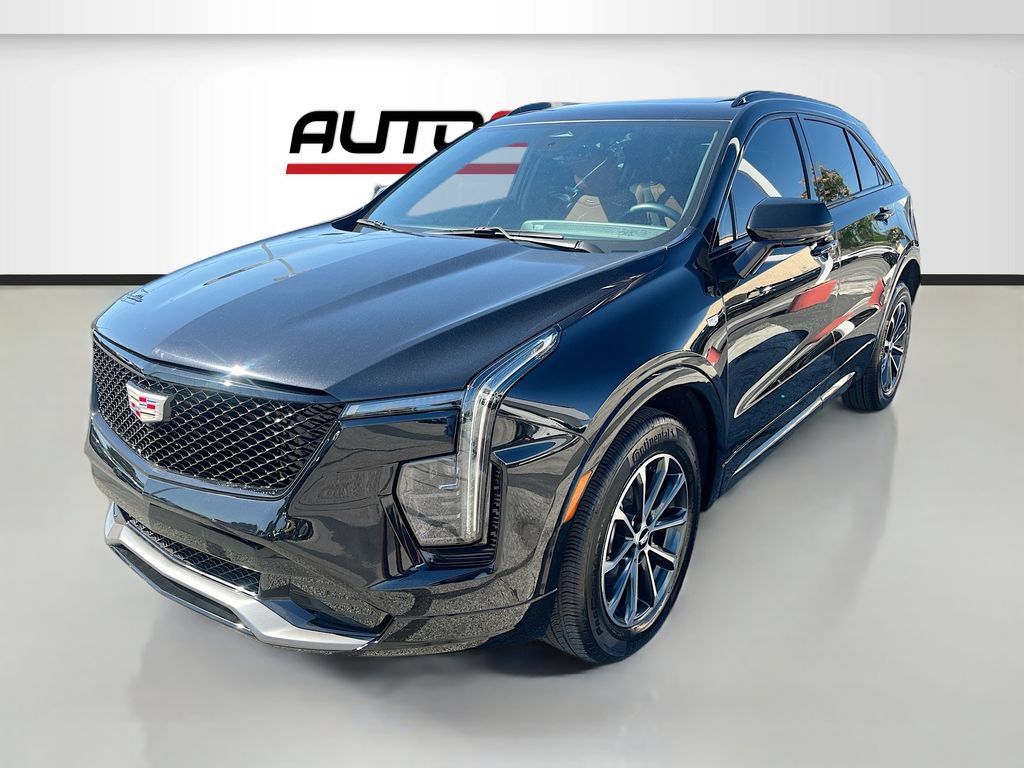 Used 2025 Cadillac XT4 Sport FWD image 3