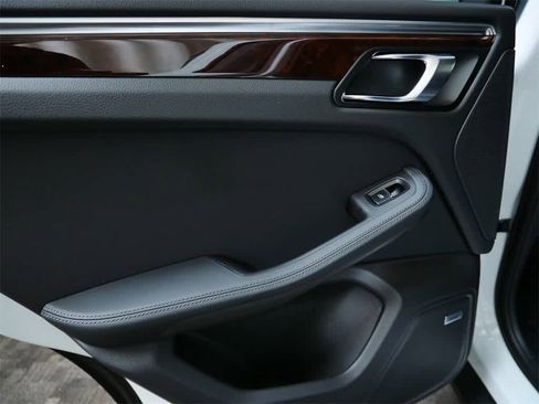 Used 2023 Porsche Macan Turbo image 14