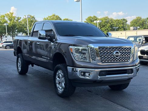 Used 2016 Nissan Titan SL RWD image 7