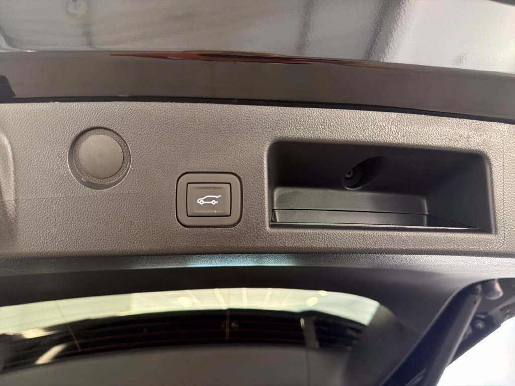 New 2027 GMC Terrain Elevation w/ Elevation Premium Package FWD image 8