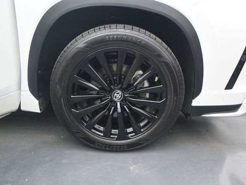 Used 2023 Toyota Highlander XSE FWD image 20