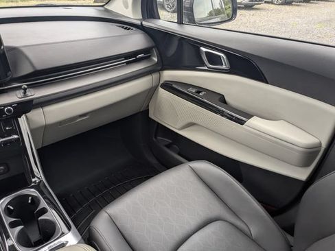 Certified 2022 Kia Carnival SX FWD image 24