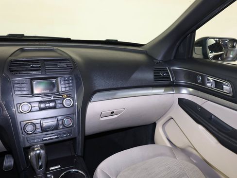 Used 2018 Ford Explorer XLT FWD image 10