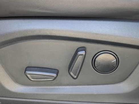 Used 2024 Ford Explorer XLT w/ Equipment Group 202A RWD image 10