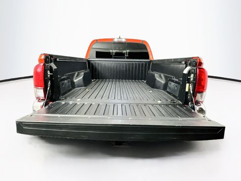 Used 2018 Toyota Tacoma SR5 RWD image 27
