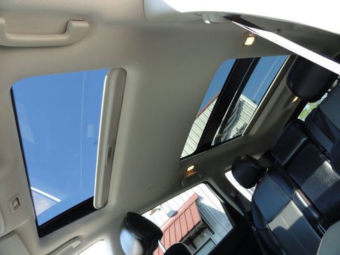 Used 2019 Nissan Pathfinder SL image 17