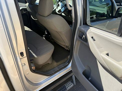 Used 2018 Nissan Frontier SV AWD/4WD image 15