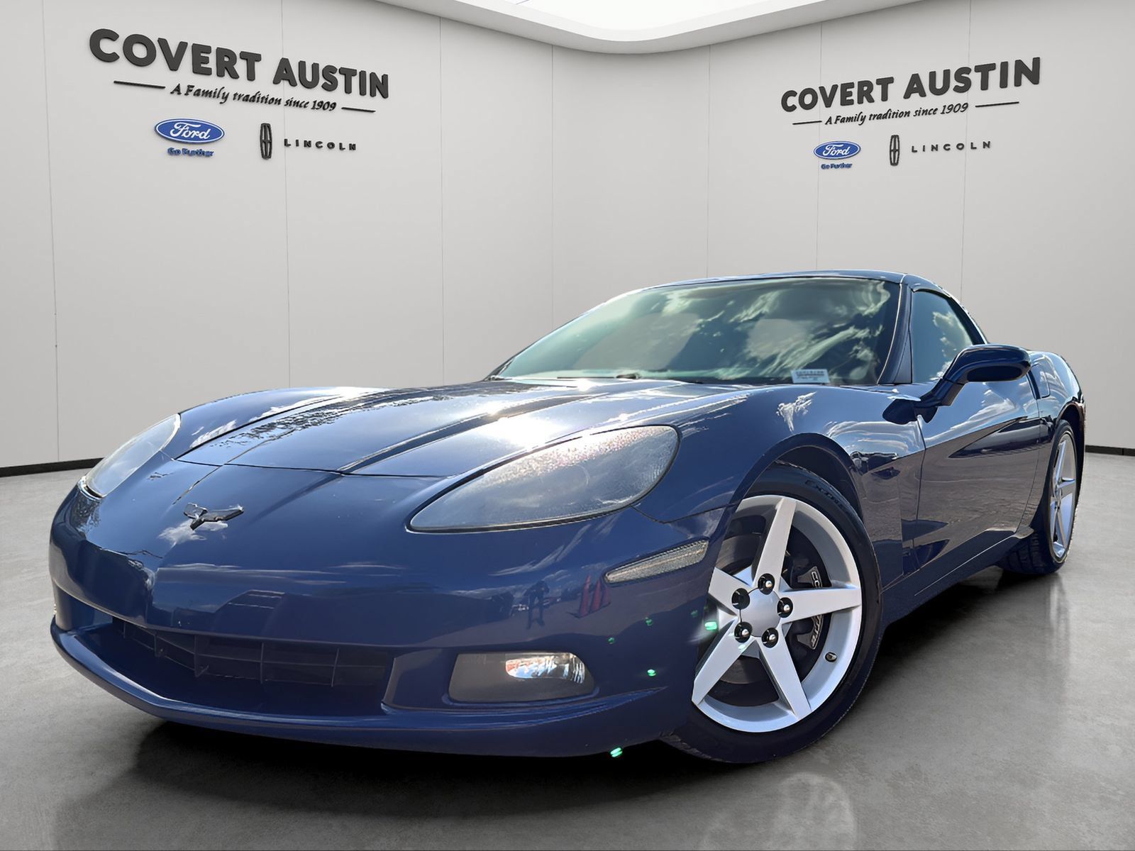 Used 2005 Chevrolet Corvette Coupe RWD image 1