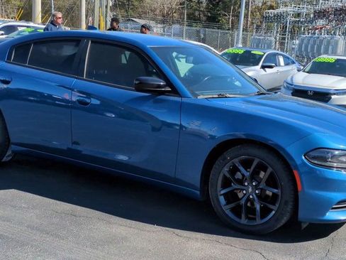 Used 2021 Dodge Charger SXT w/ Plus Group image 2