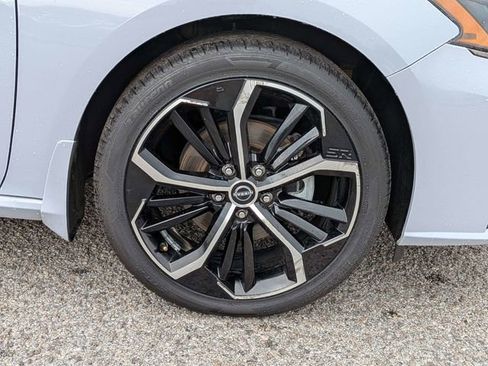 Used 2023 Nissan Altima 2.5 SR FWD image 11