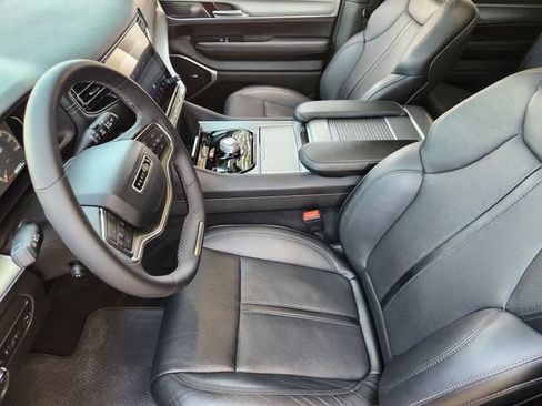 Certified 2024 Jeep Wagoneer Series II AWD/4WD image 13