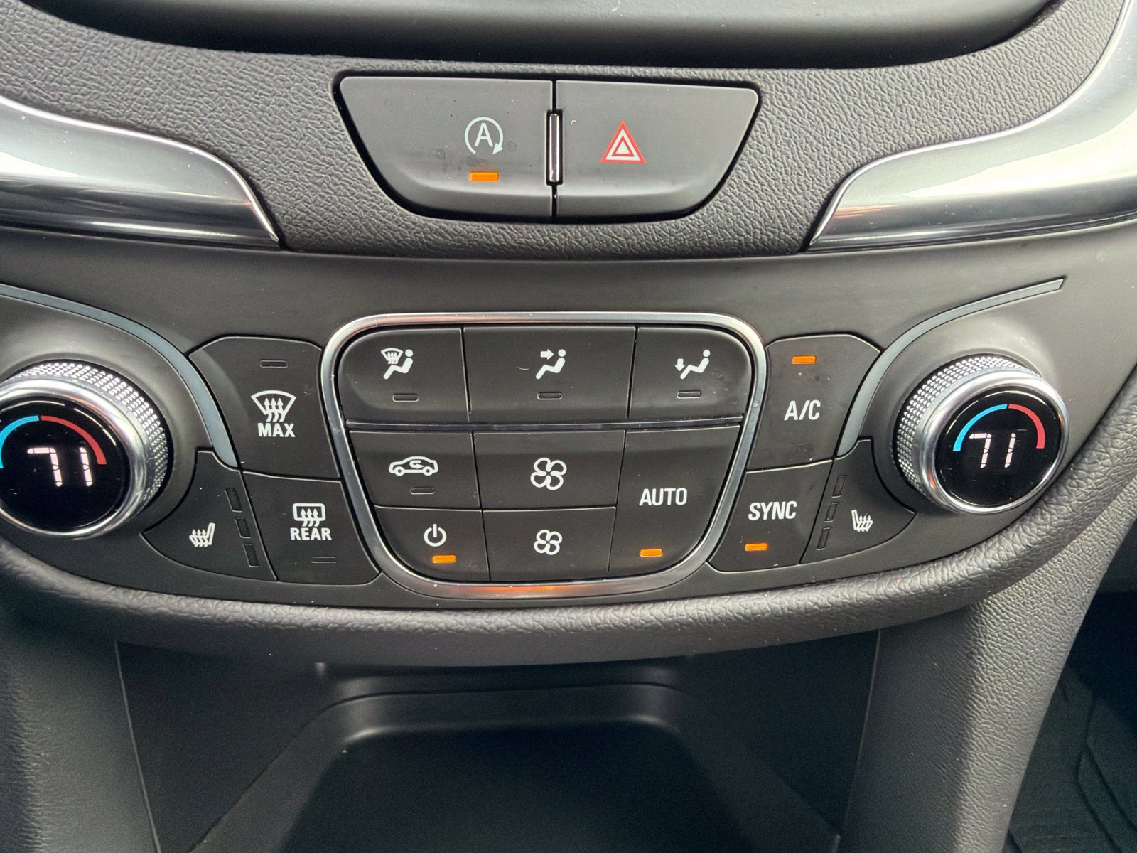 Used 2024 Chevrolet Equinox LT w/ LPO, Floor Liner Package FWD image 21