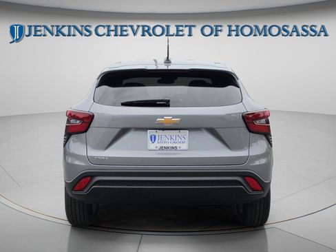 New 2026 Chevrolet Trax LS w/ LS Convenience Package FWD image 6
