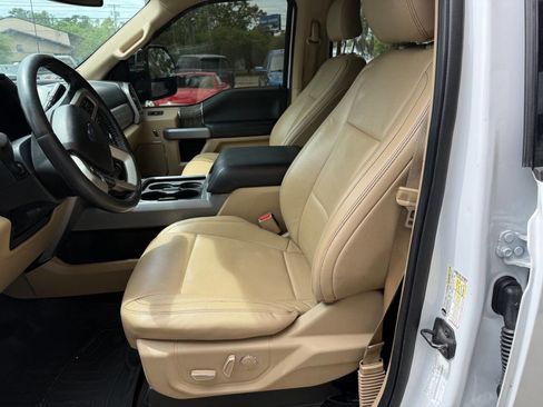 Used 2017 Ford F250 Lariat w/ Lariat Value Package image 4