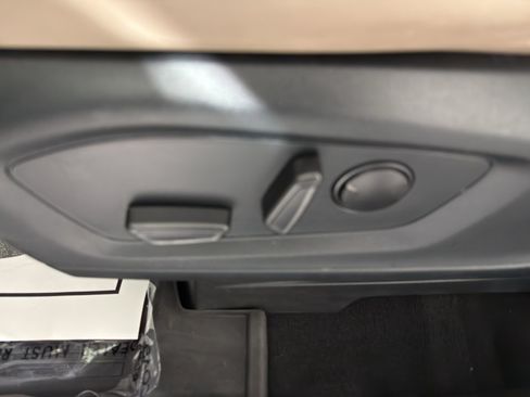 Used 2022 Ford Explorer XLT w/ Equipment Group 202A image 21