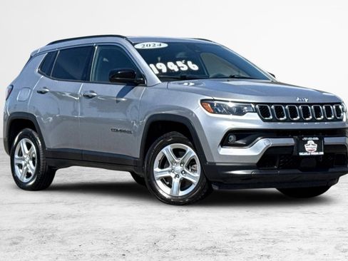 Used 2024 Jeep Compass Latitude AWD/4WD image 2