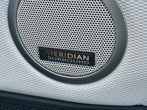 Used 2024 Land Rover Discovery Dynamic SE image 16