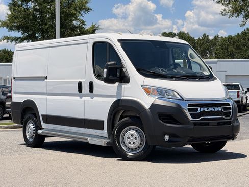 Used 2025 RAM ProMaster 2500 w/ U-Haul Equipment Group FWD image 3